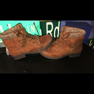 Arizona Jean Co Block Heel Lace Up Boots.